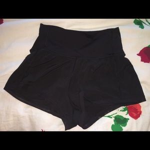lululemon featherlight shorts